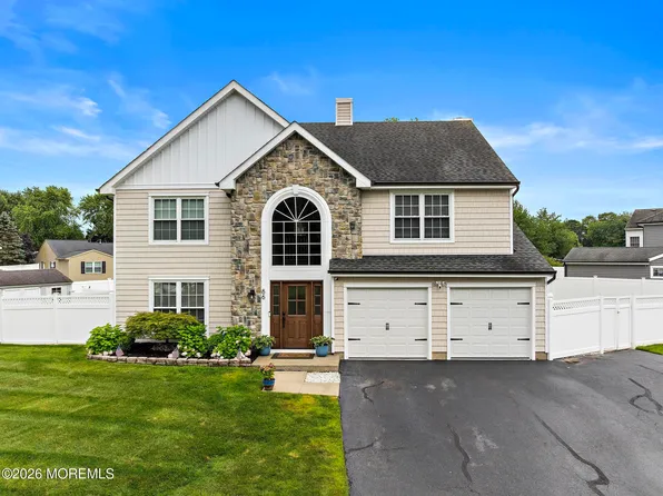 86 Colonial Drive, Tinton Falls, NJ 07712