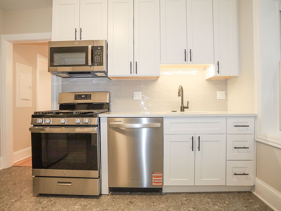 1st image of 6418 N Richmond St #3W