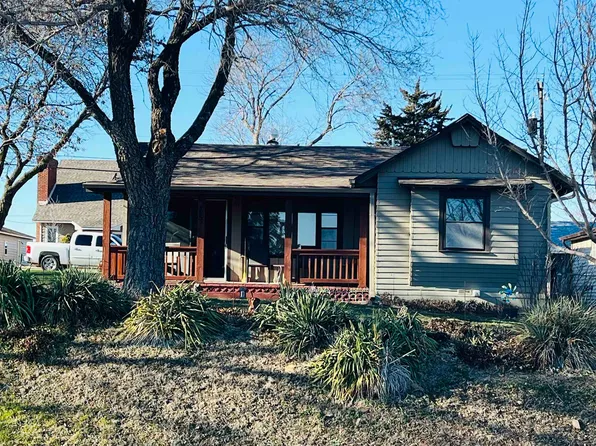 15 Lakeshore Dr, Marion, KS 66861