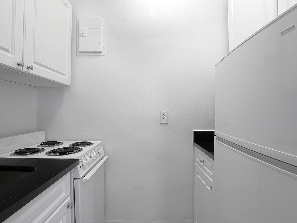 1st image of 208 W 23rd St APT 1408