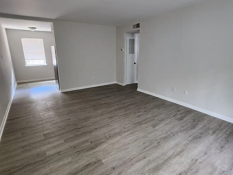 612 Davie Ave — Photo 3