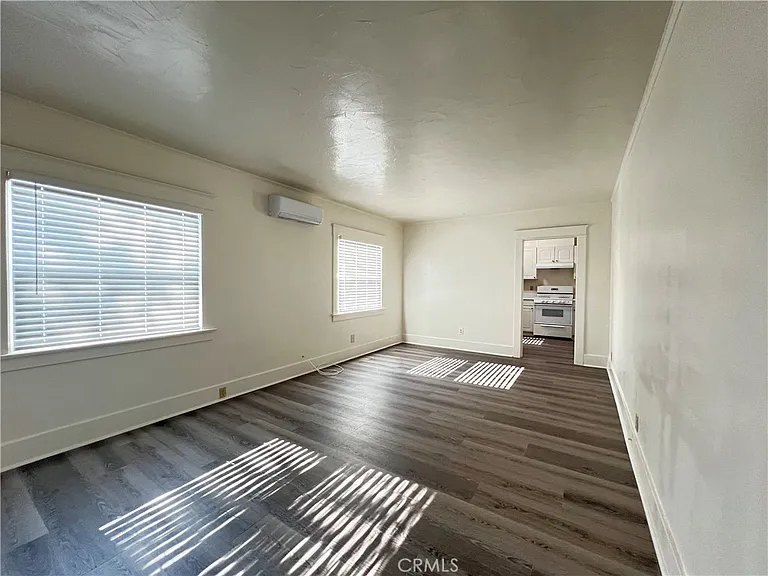320 W Lemon Ave — Photo 4