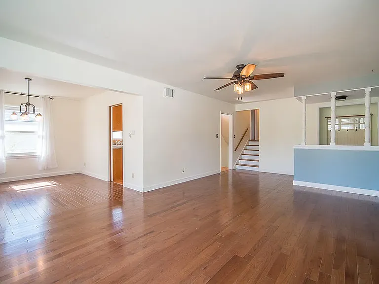 10310 W Fisher Pkwy — Photo 2
