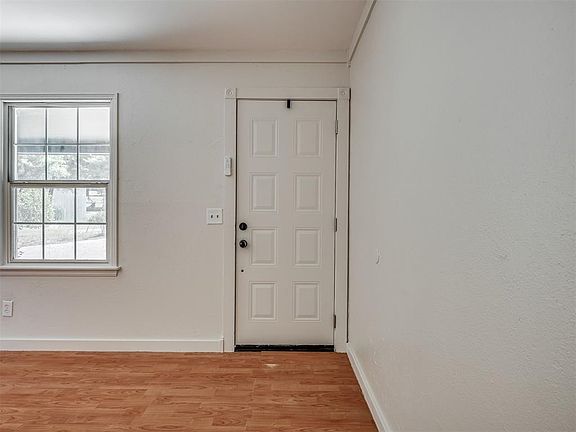 5th image of 1237 N Holly Ave