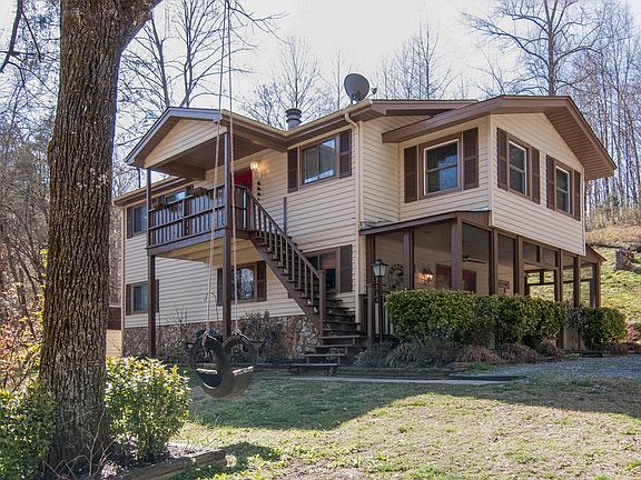 3rd image of 1079 Green Valley Dr