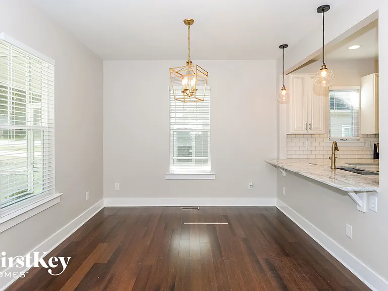 1717 Dallas Ave — Photo 6