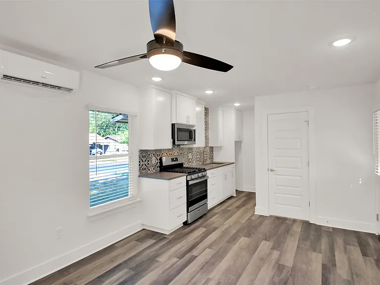 2101 Benwick Cir #B — Photo 6