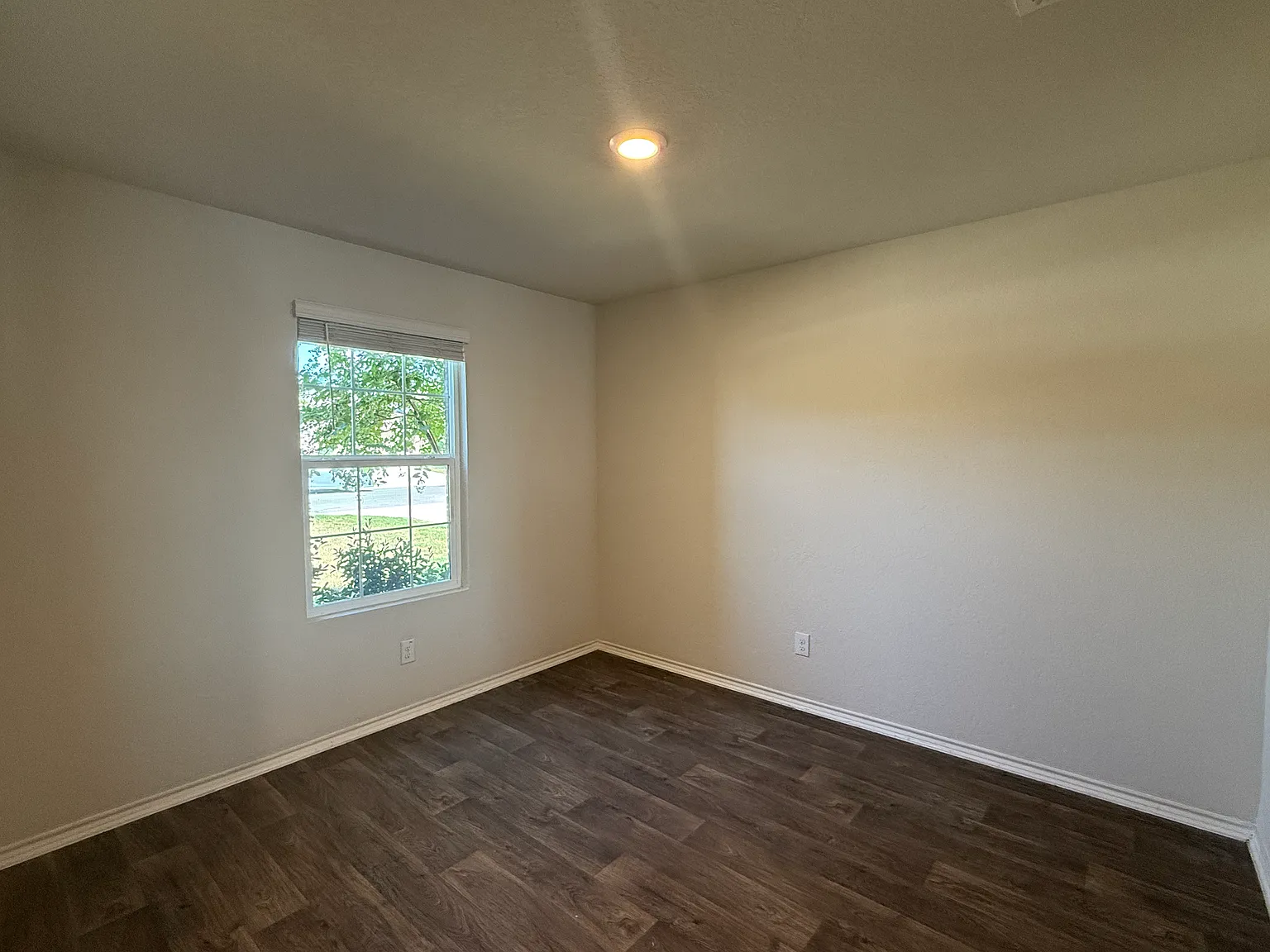 5 bed, 3.5 bath, 2649 sqft, $2,050 — Photo 3
