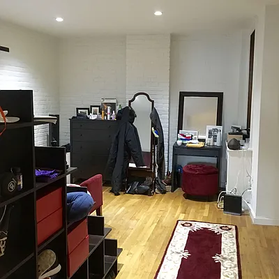 Rented by Urban Real Estate Property Group Inc | media 28