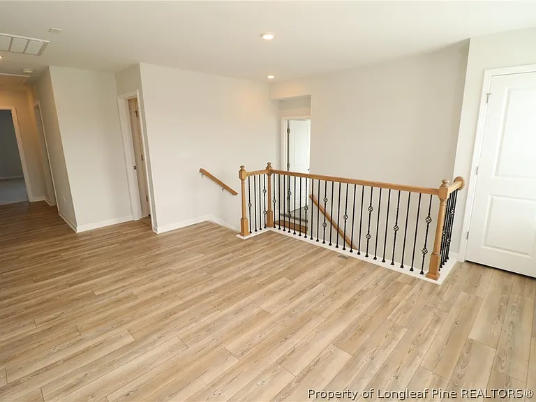 212 Breeders Cup Way Valencia #58 — Photo 28