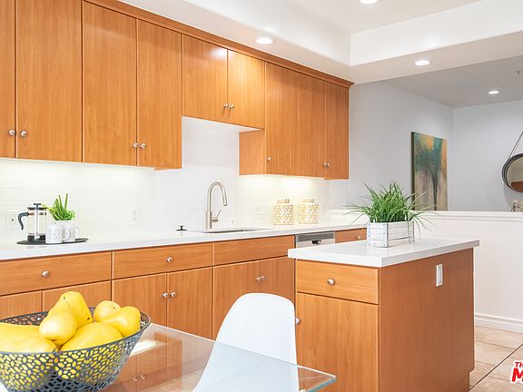 5th image of 851 N San Vicente Blvd APT 130