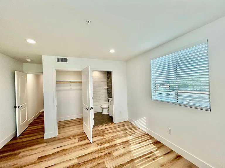 8418 S Main St — Photo 8