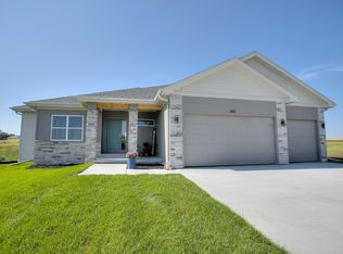 650 N 11th Cir, Springfield, NE 68059