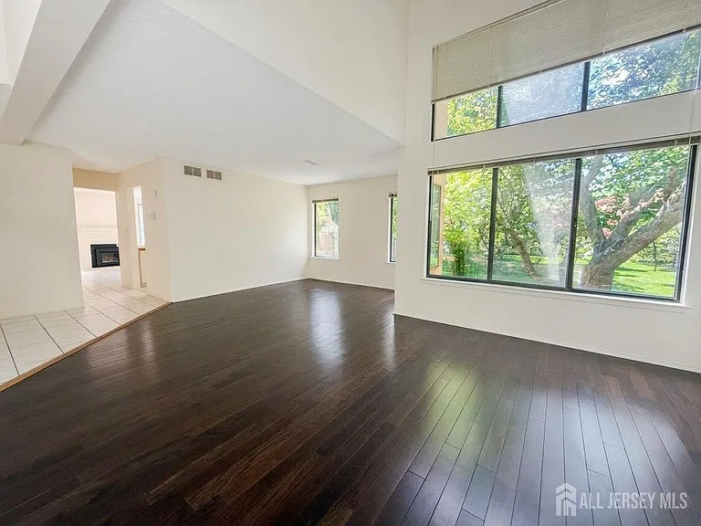 83 Sayre Dr — Photo 3