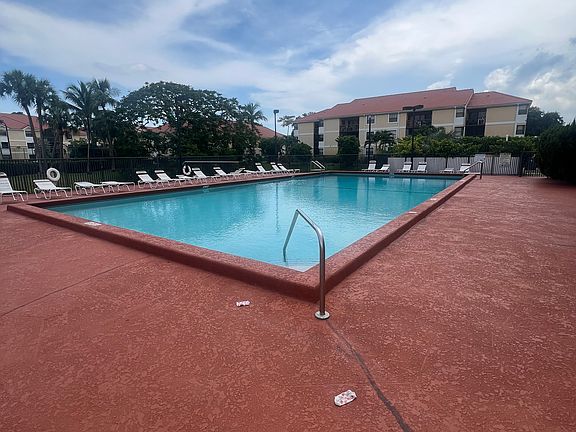 2nd image of 5701 Riverside Dr APT 304