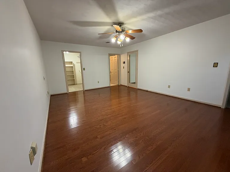 5206 Meadow Creek Dr — Photo 11