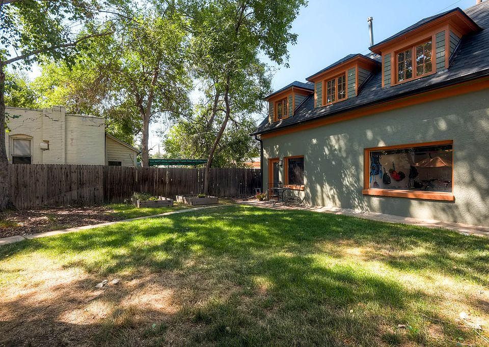 View of Carriage House from owner's backyard. Osceola is a s