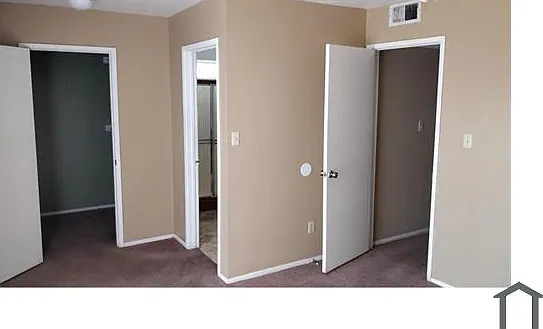 304 E Lawrence Blvd — Photo 6