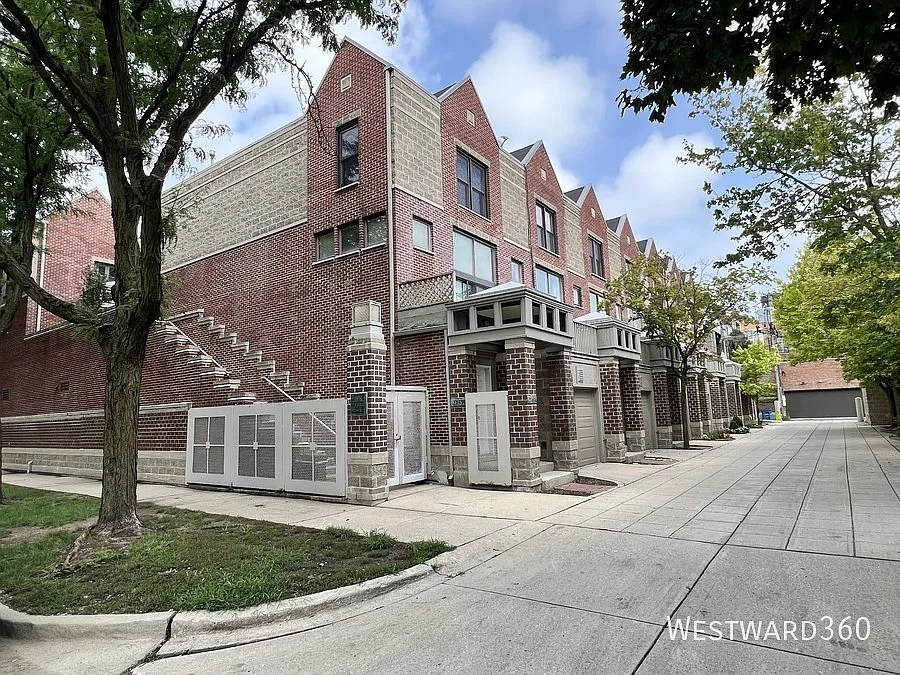 2753 N Wayne Ave E #E