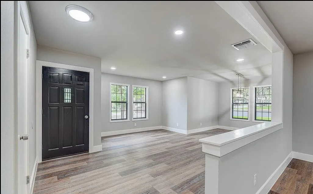 3 bed, 1655 sqft, $2,200 — Photo 3