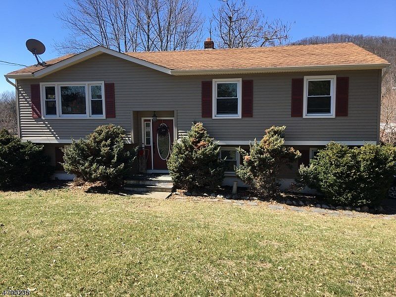 1st image of 27 Ivy Pl