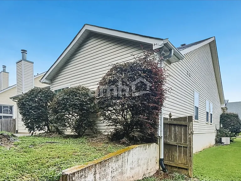 113 Village Dr — Photo 16