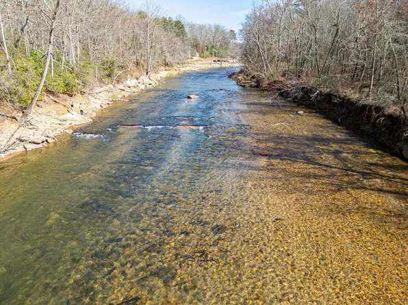 341 Chemin Colwell Dr, Blairsville, GA 30512