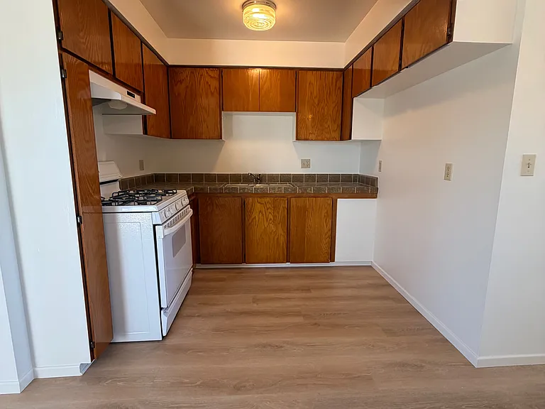 214 S West St #1 — Photo 4