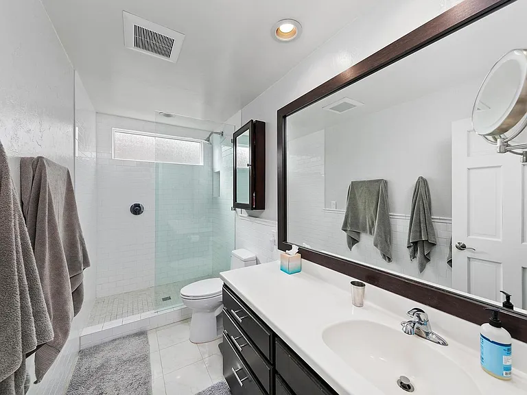 250 Soledad Place — Photo 29