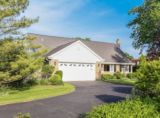 1615 Pfingsten Rd, Northbrook, IL 60062