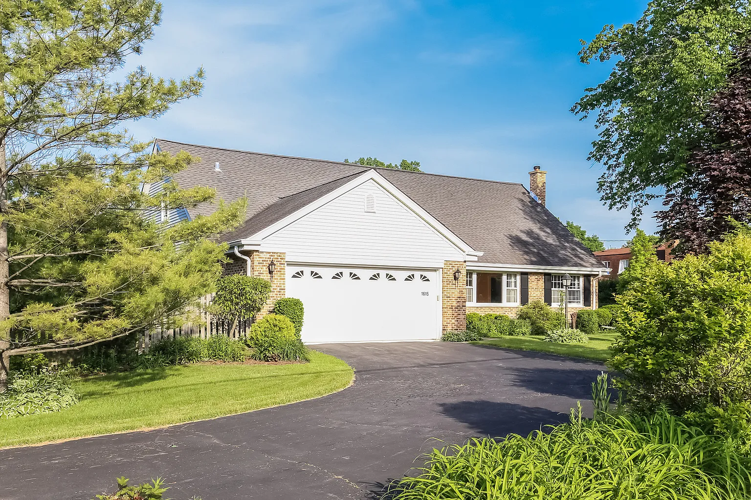 1615 Pfingsten Rd photo 1
