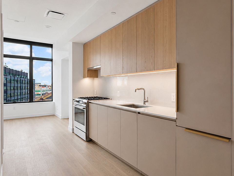 1st image of 3 Court Sq #607