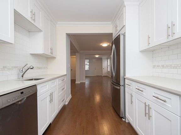 5th image of 132 S William St