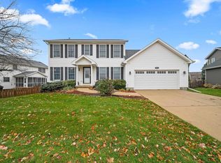 2012 Streamside Dr, Bettendorf, IA 52722