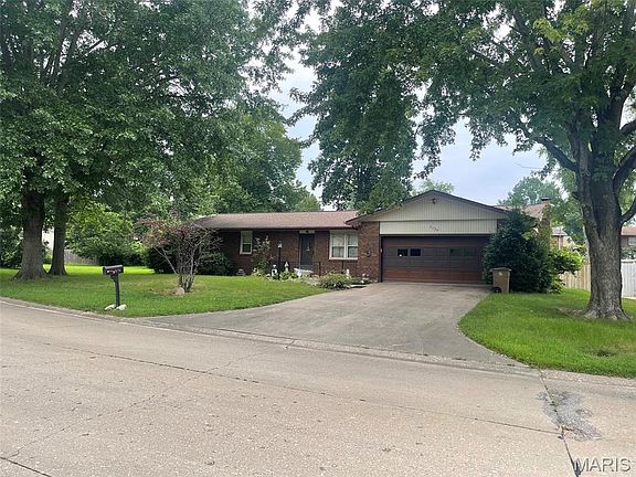 3rd image of 3126 Wisteria Dr