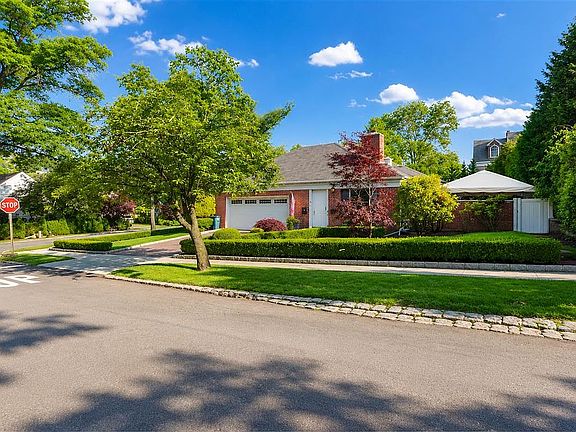 3rd image of 105 Park Ln