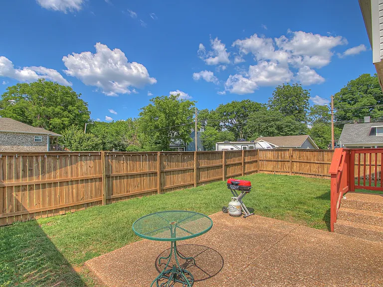 111 Cleveland St — Photo 35