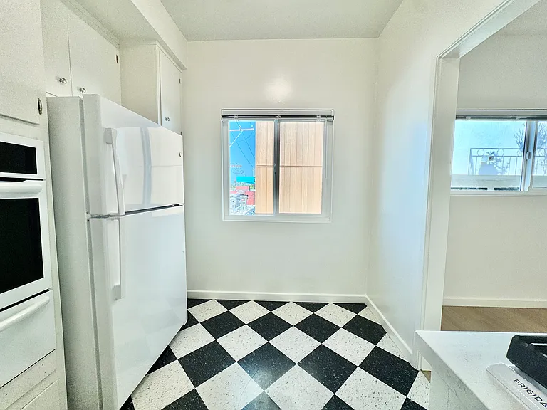 8110 Norton Ave #8 — Photo 6