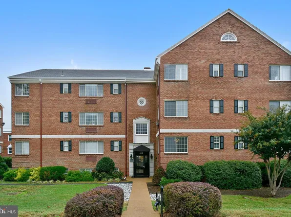 820 S Washington St APT B128, Alexandria, VA 22314