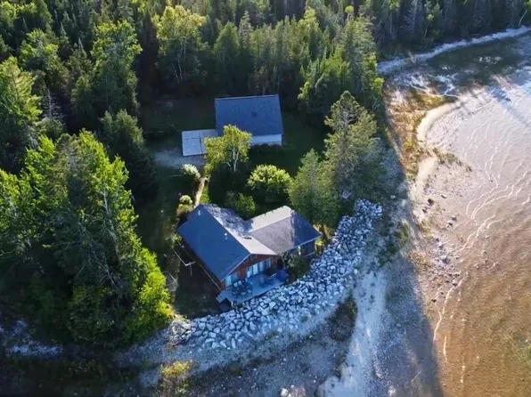 173 Horseshoe Bay Rd, Saint Ignace, MI 49781