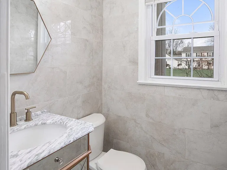 10 Monroe Ct — Photo 19