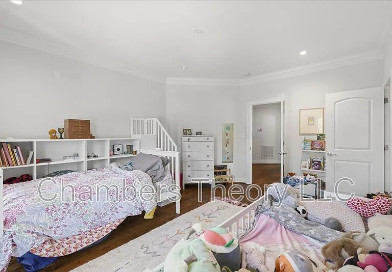 7010 Girard St — Photo 36