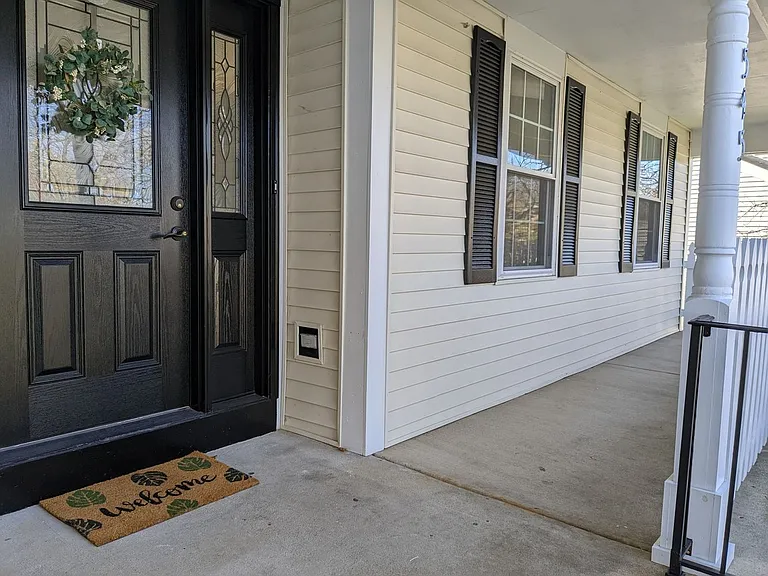 545 Monarch Dr — Photo 2