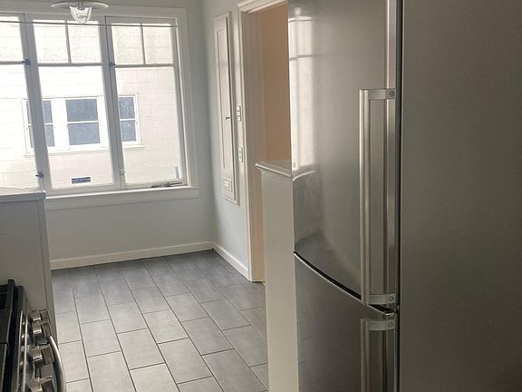 5th image of 107 Bernard St