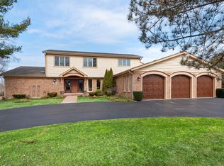 4116 Three Lakes Dr, Lake Zurich, IL 60047