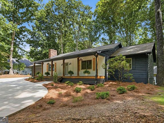 2nd image of 3411 Lake Ridge Pl
