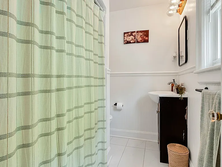 122 Hanover Ave — Photo 15