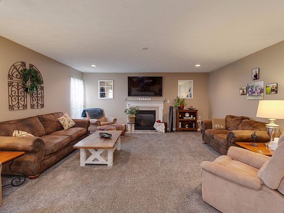 5th image of 1130 Greystone Cir