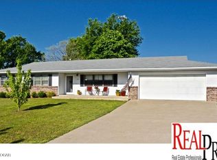 1131 Nelson St, Carthage, MO 64836