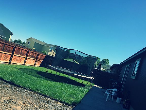 3rd image of 623 NE Mariposa Ave